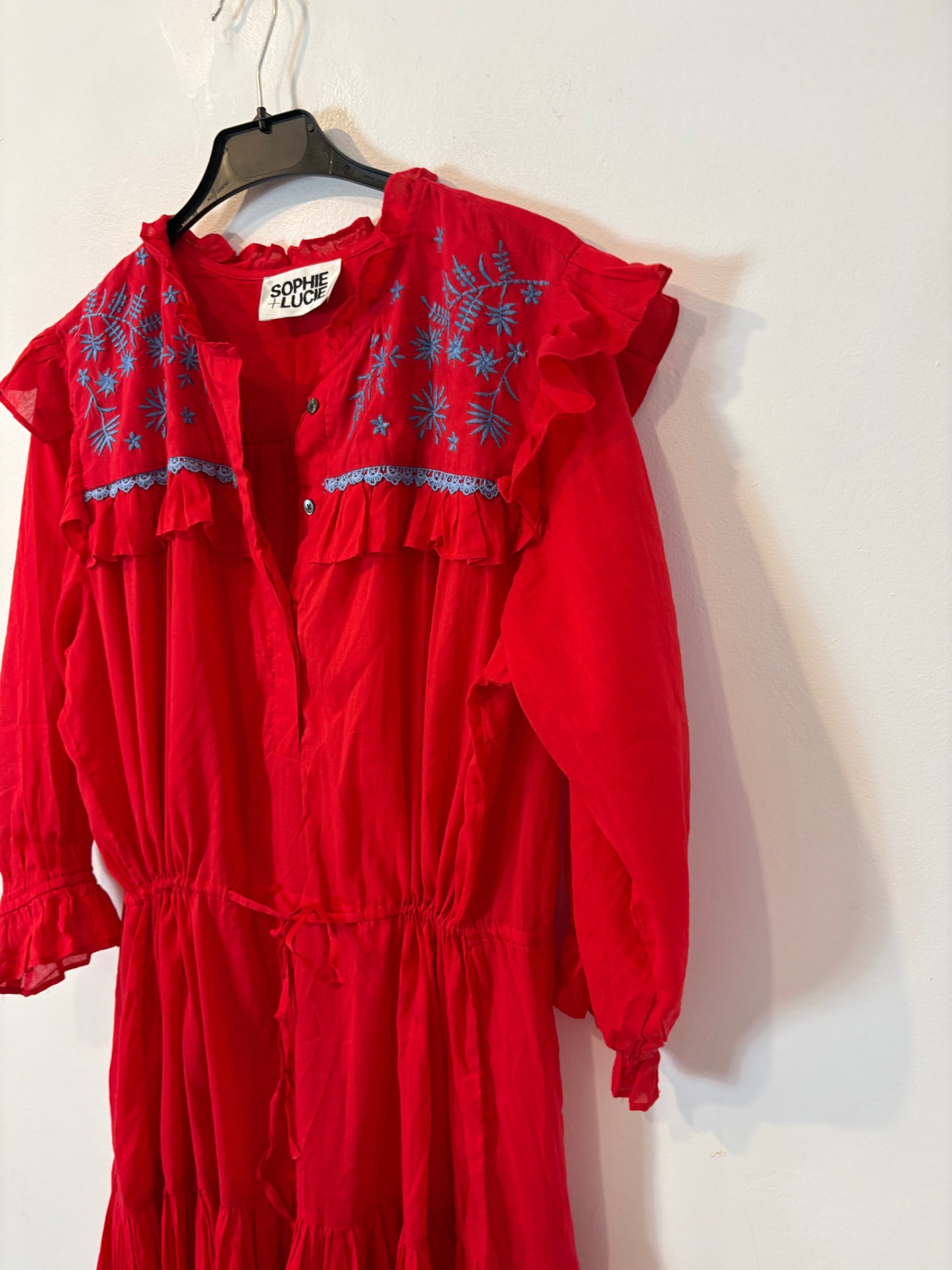 SOPHIE&LUCIE. Vestido rojo bordado