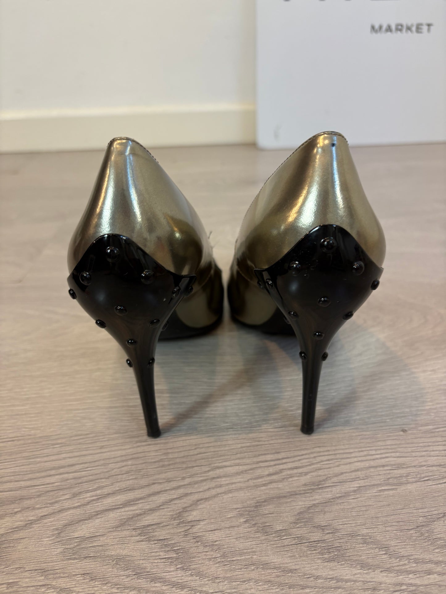 TOD'S. Tacones metalizados. T 39,5