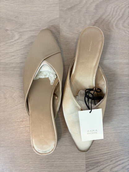 ZARA HOME. Zapatillas color champagne. T 38