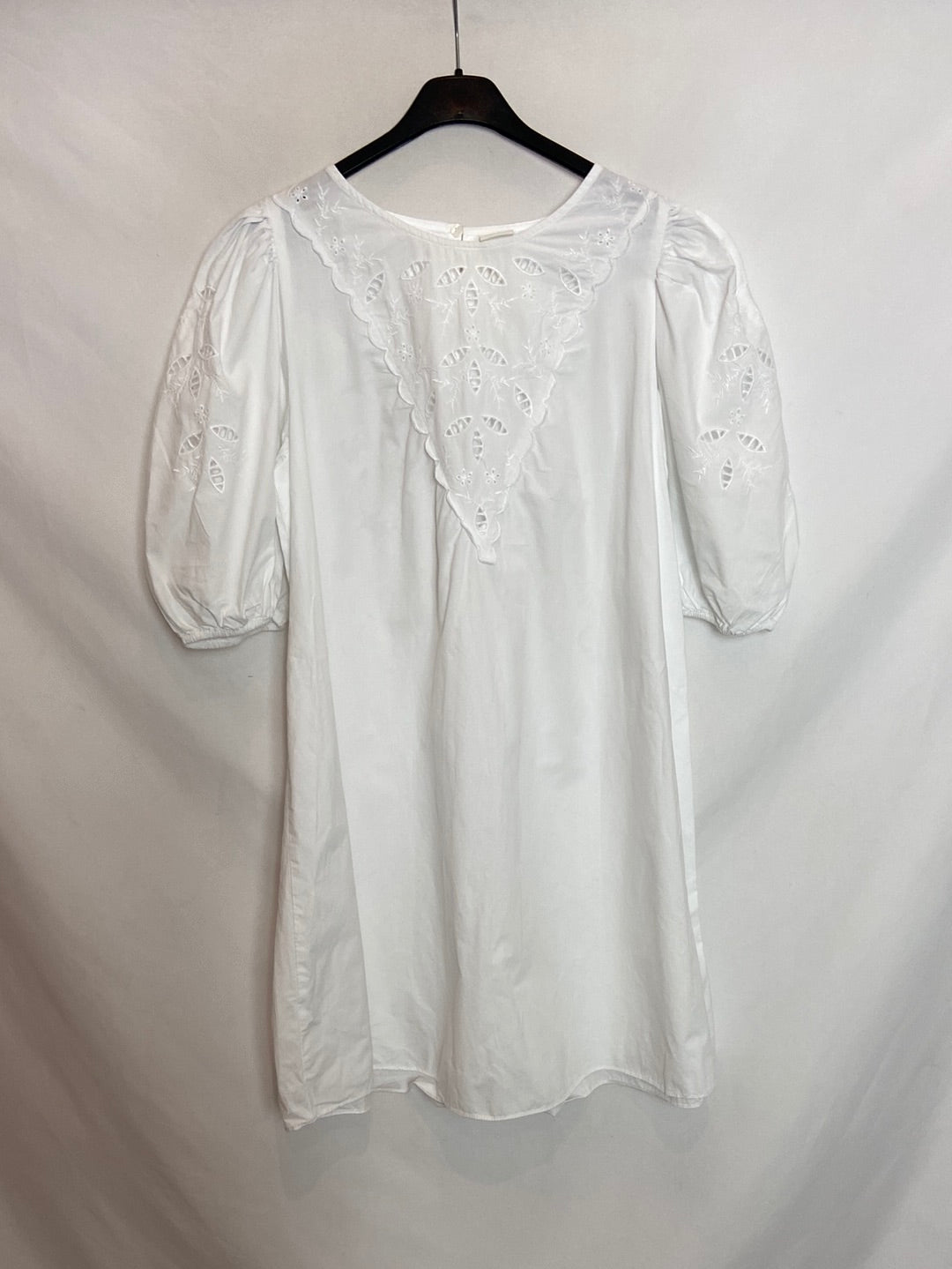 H&M. Vestido blanco bordado T. S