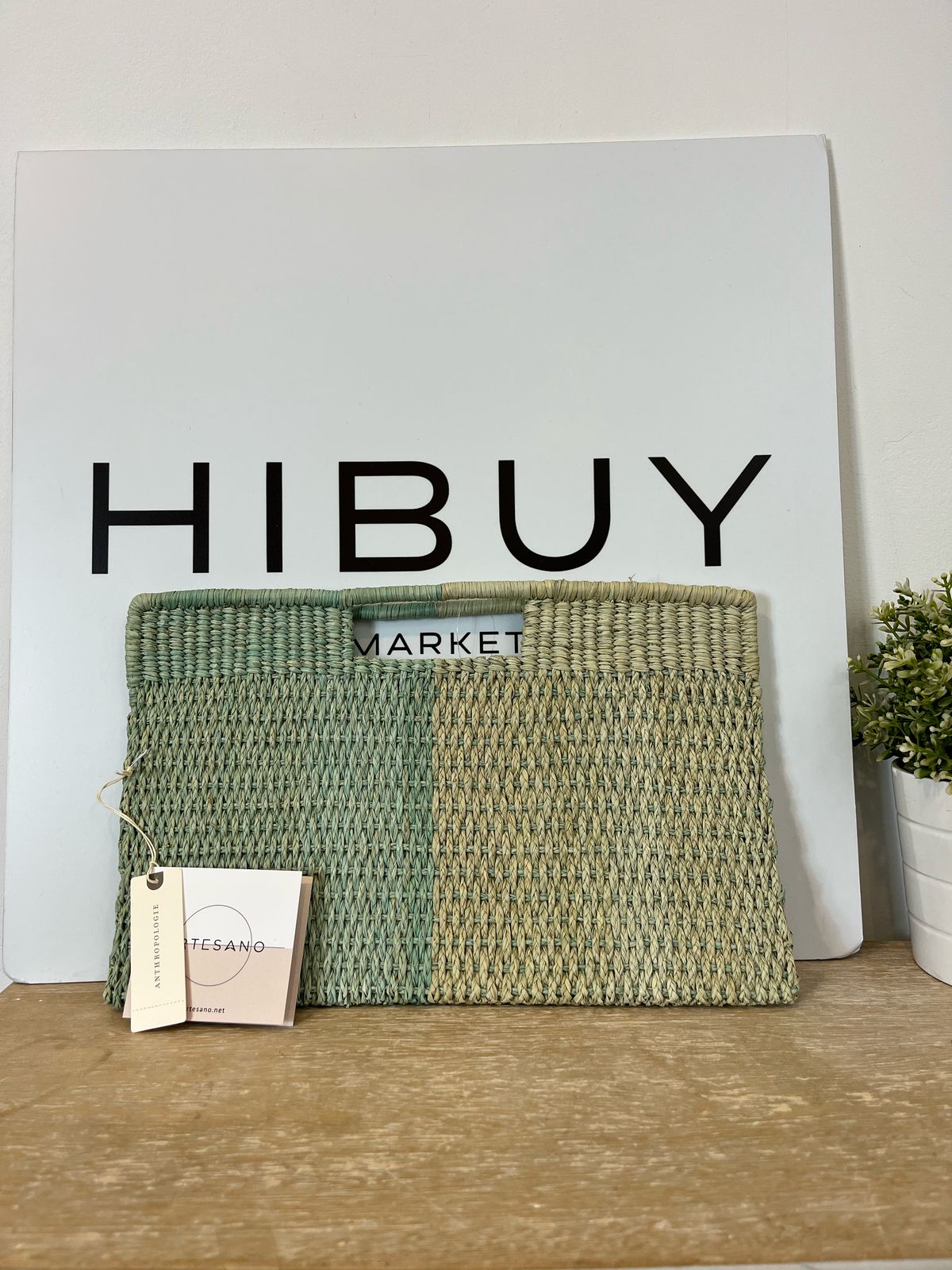 ANTHROPOLOGIE. Cartera de mano hecha a mano bicolor