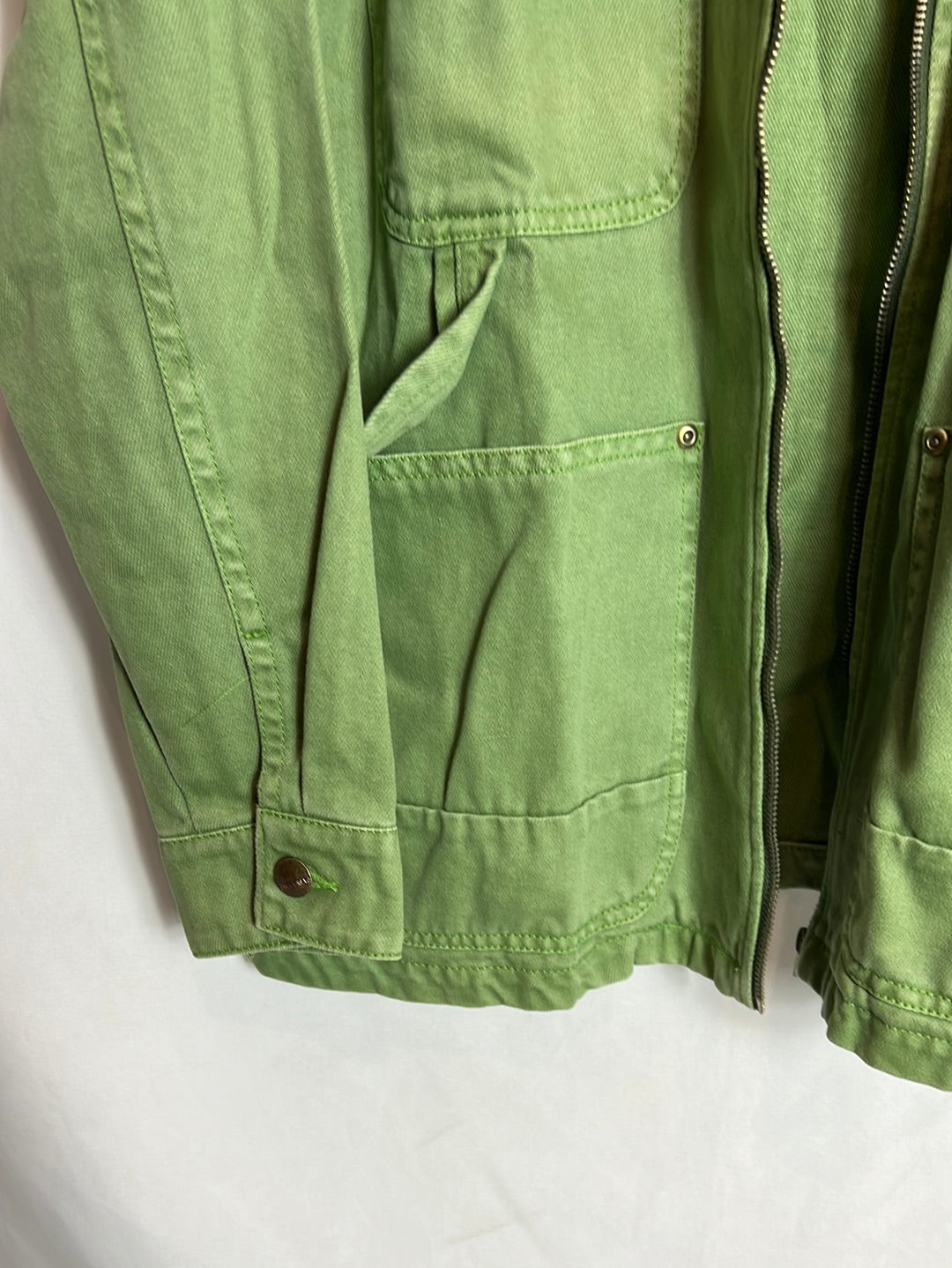 OTRAS. Cazadora denim verde bolsillos. T M