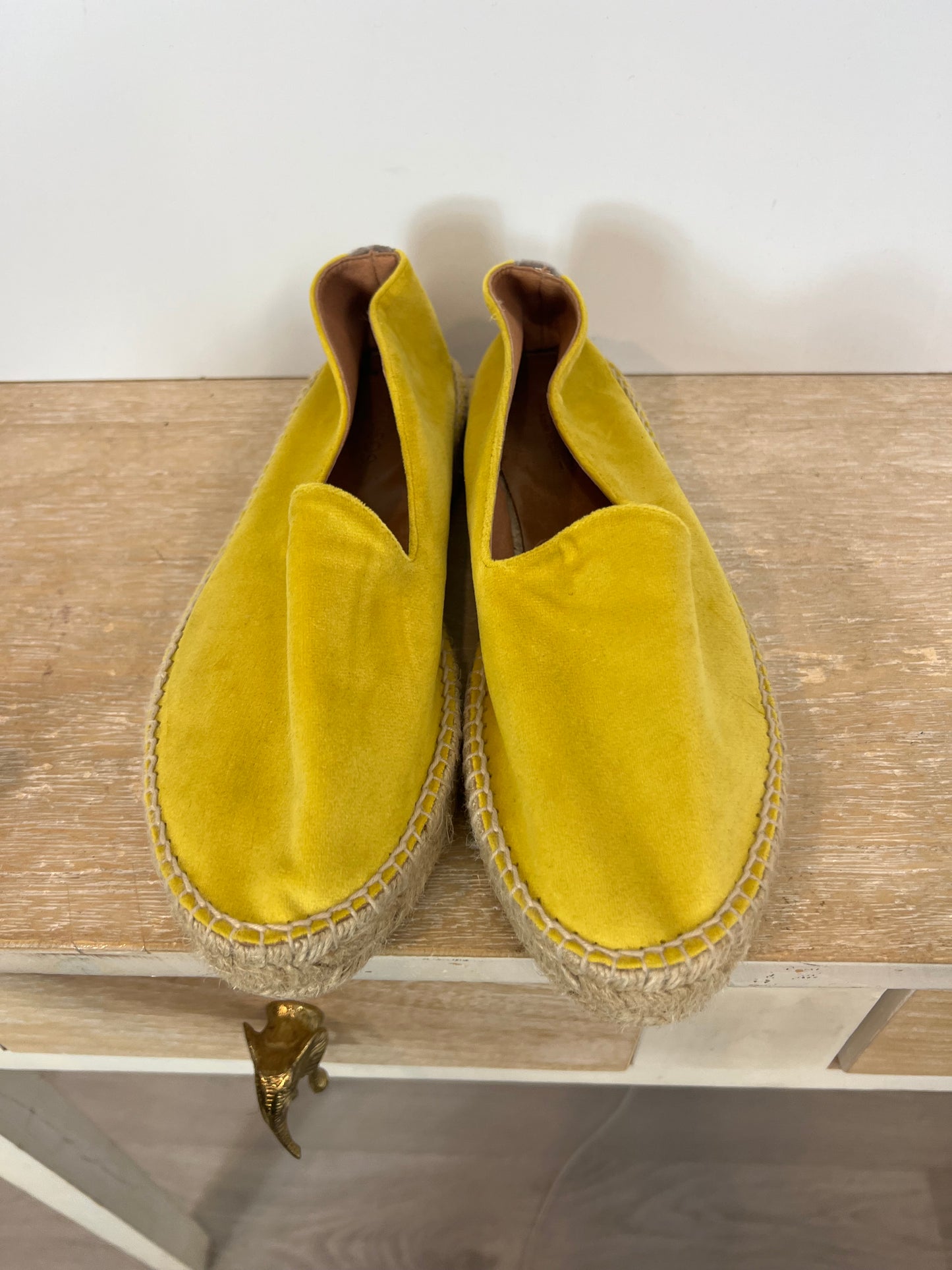 PITUSAS. Alpargatas amarillas terciopelo T.38