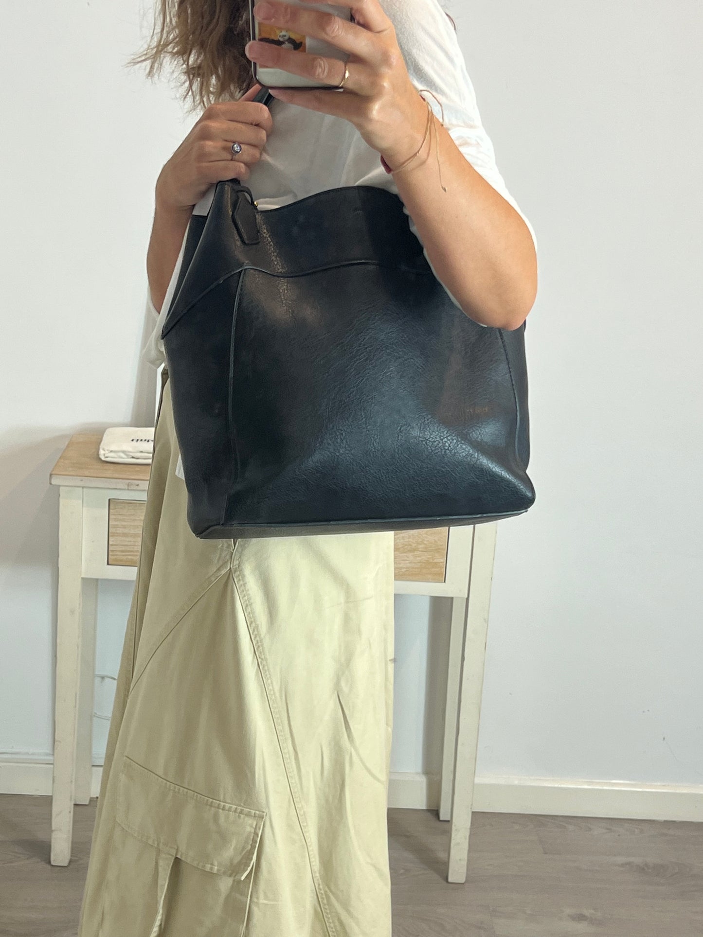 TINTORETTO. Bolso negro efecto piel