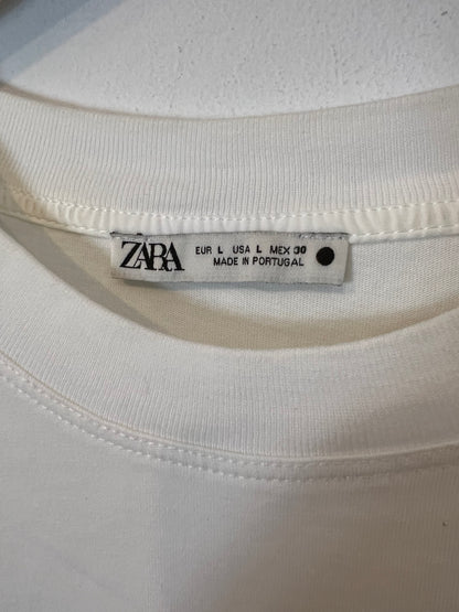 ZARA. Camiseta blanca hombreras. T L