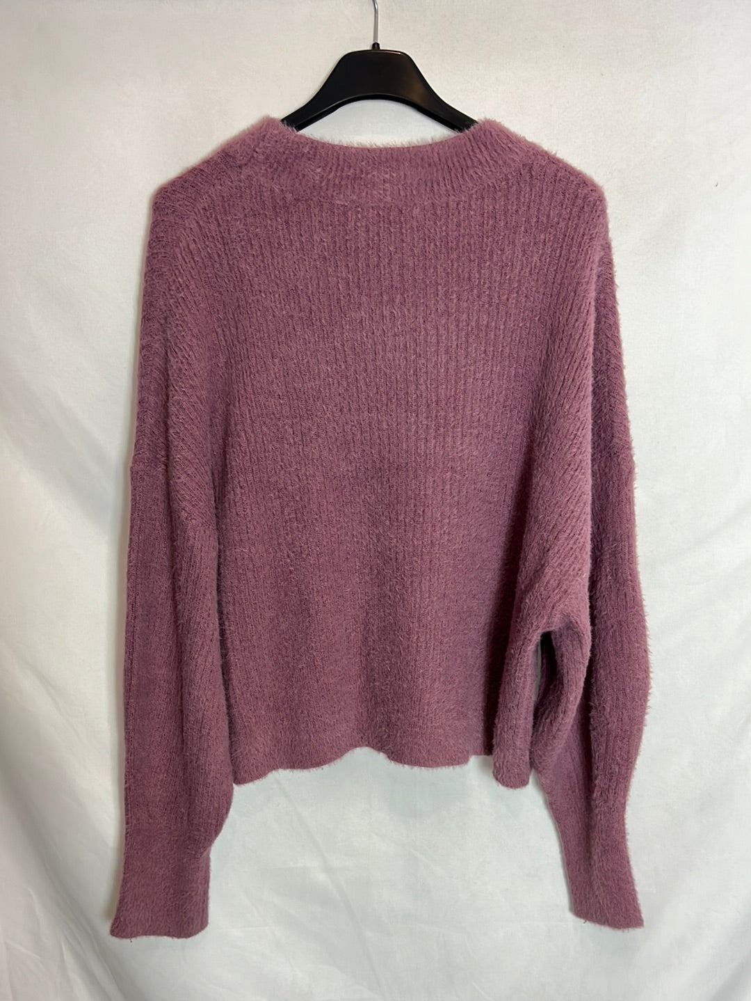 PULL&BEAR. Jersey morado textura. T S