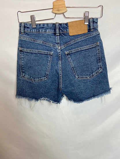 ZARA. Short vaquero deshilachado T.34