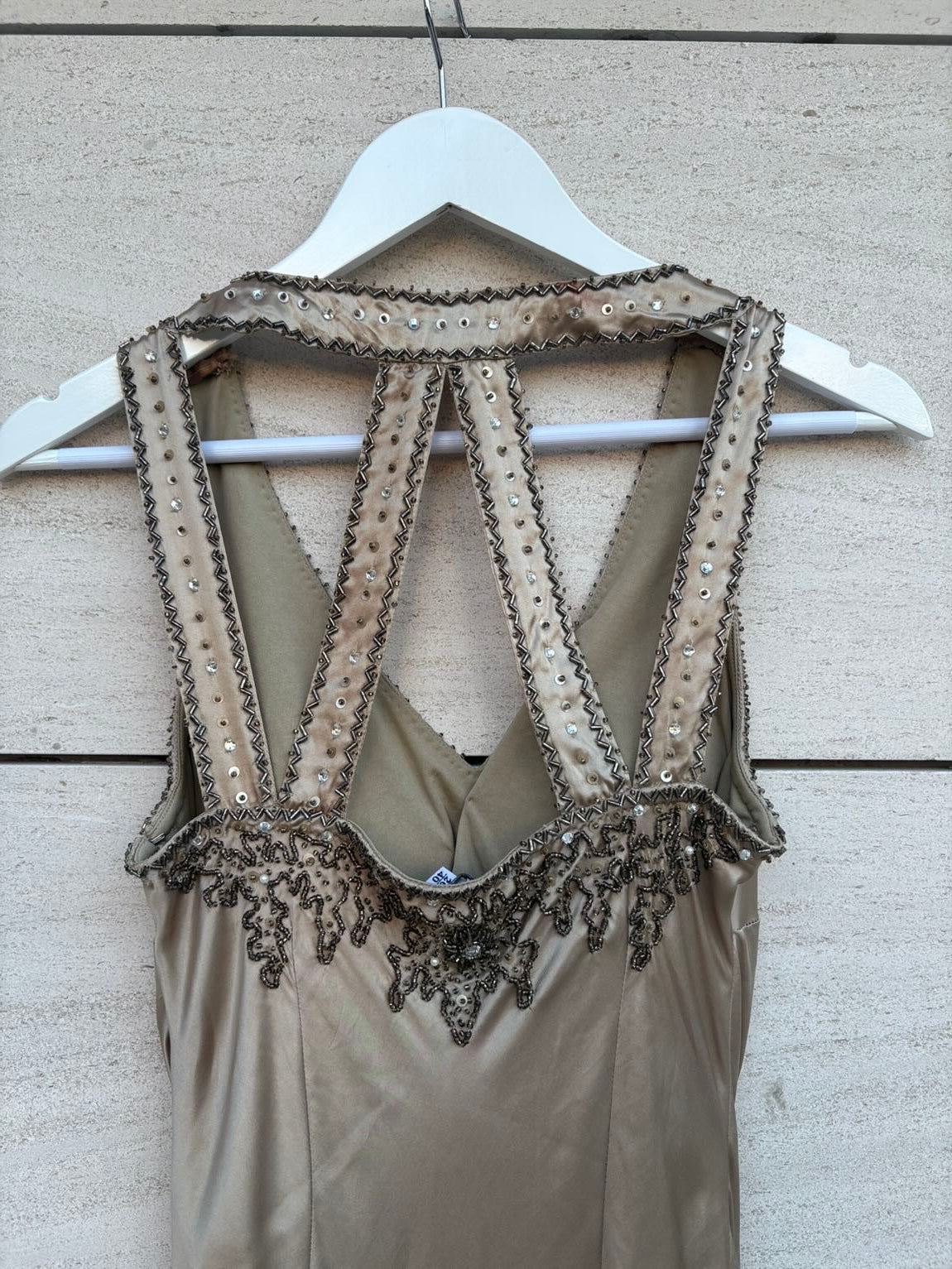 VERSACE Jeans Couture. Vestido de cóctel de seda beige con bordados
