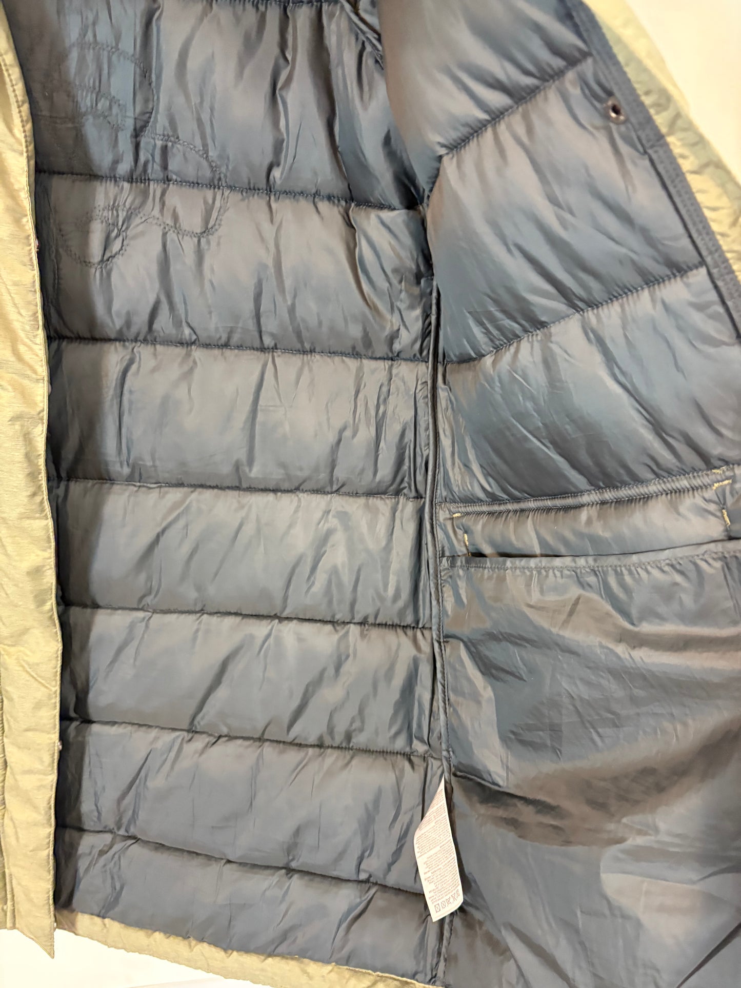 TERNUA. Plumas verde capucha