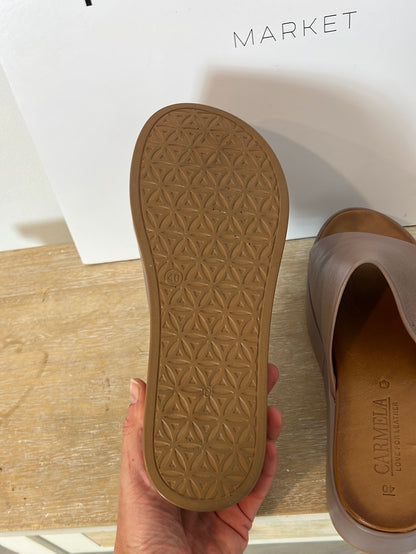 CARMELA. Sandalia plataforma piel. T 40