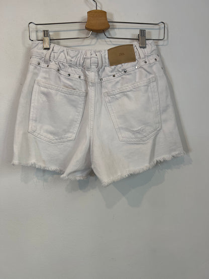 ZARA. Shorts blanco tachuelas T.13-14 años (xs)
