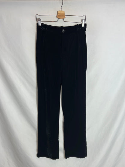 ZARA. Pantalón negro pinzas terciopelo. T S