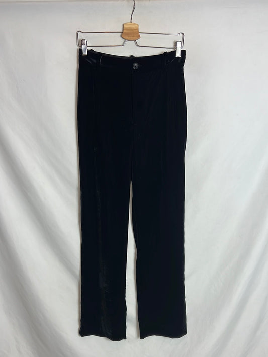 ZARA. Pantalón negro pinzas terciopelo. T S