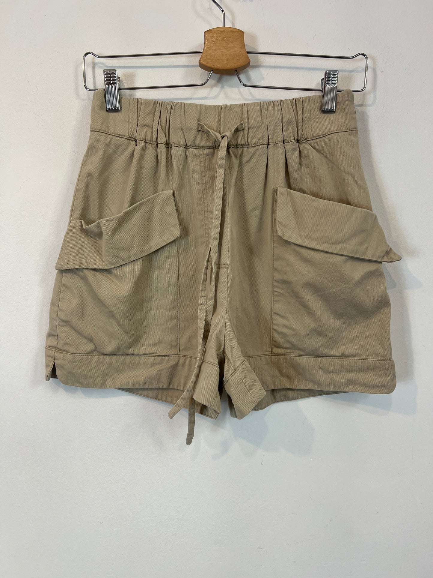 MANGO. Pantalón beige bolsillos T.xs