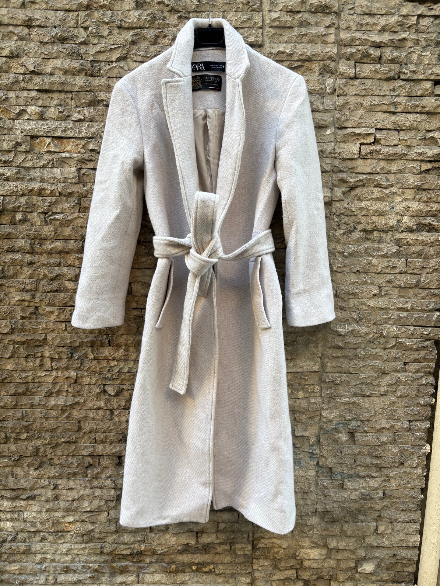 ZARA. Abrigo largo beige lana