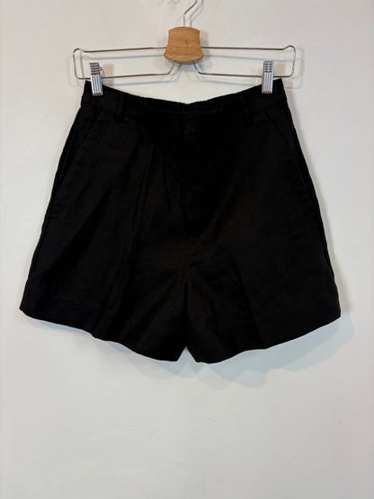 MASSIMO DUTTI. Bermuda lino en negro