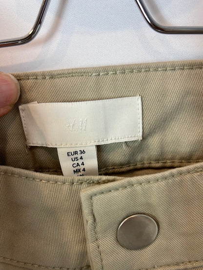 H&amp;M. Beige trousers with pockets size 36
