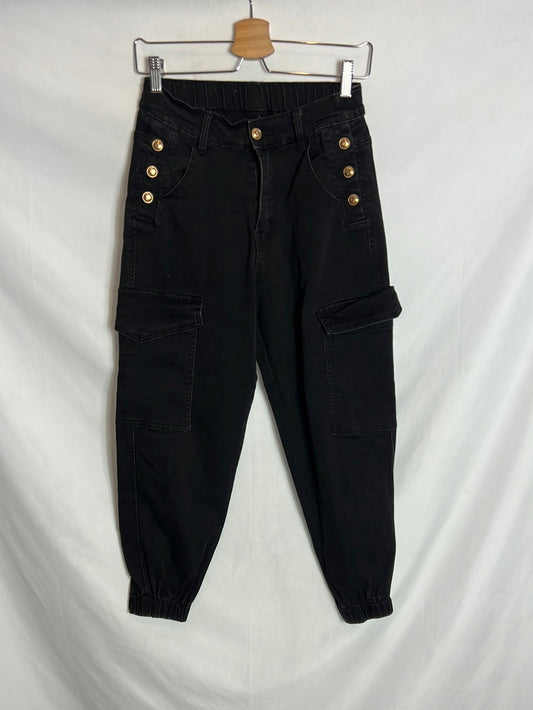 OTRAS. Pantalón negro botones dorados. T 36