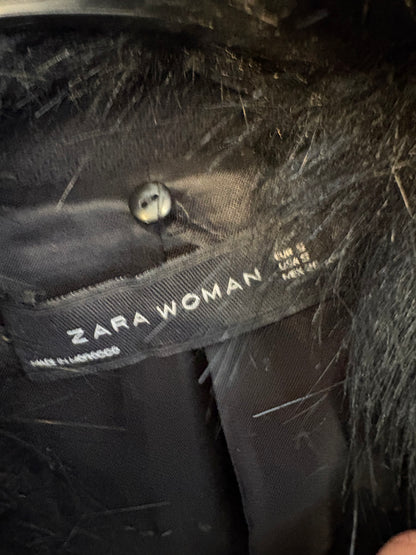 ZARA. Abrigo negro lana cuello pelo