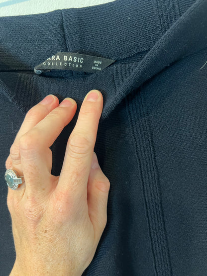 ZARA. Falda negra punto T.xs