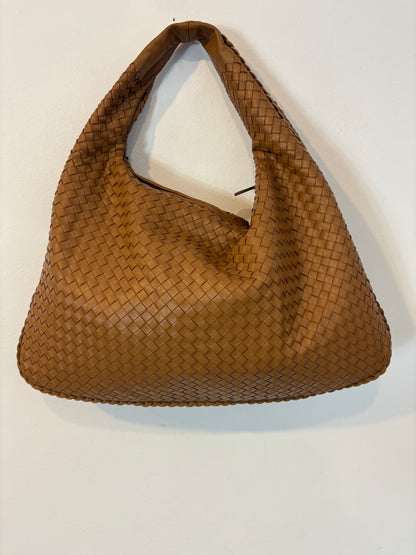 BOTTEGA VENETA. Bolso de hombro piel trenzada