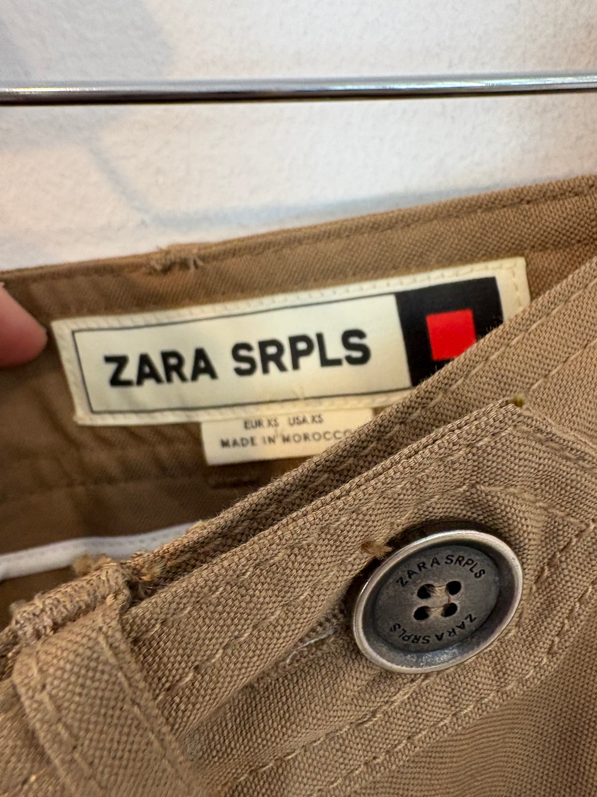 ZARA SRPLS. Pantalón marrón bolsillos efecto falda