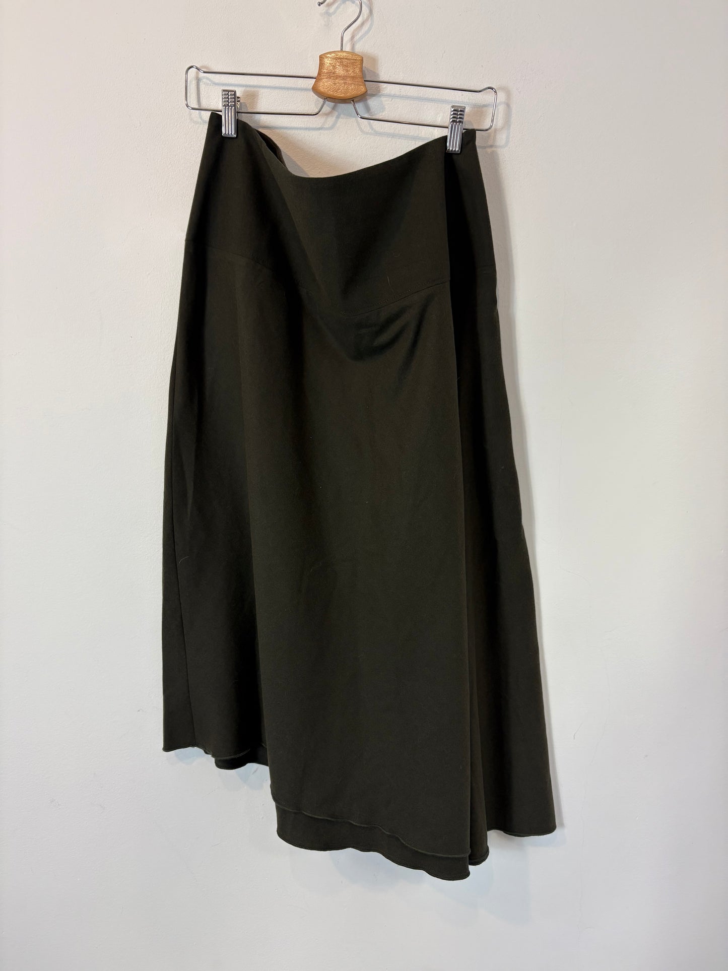 ZARA. Falda midi verde