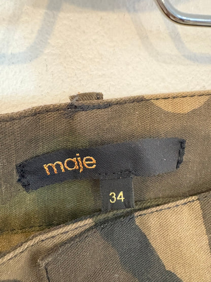 MAJE. Pantalón camuflaje bolsillos