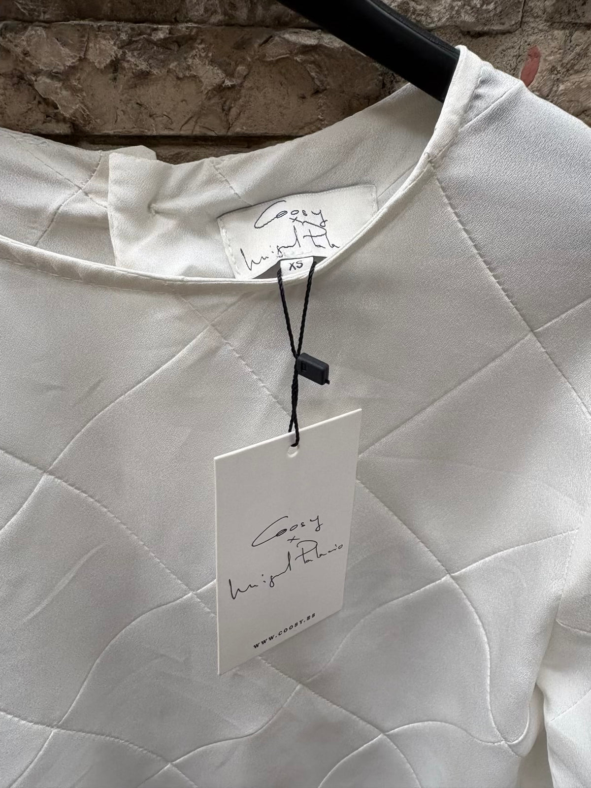 COOSY x MIGUEL PALACIOS. Blusa blanca costuras