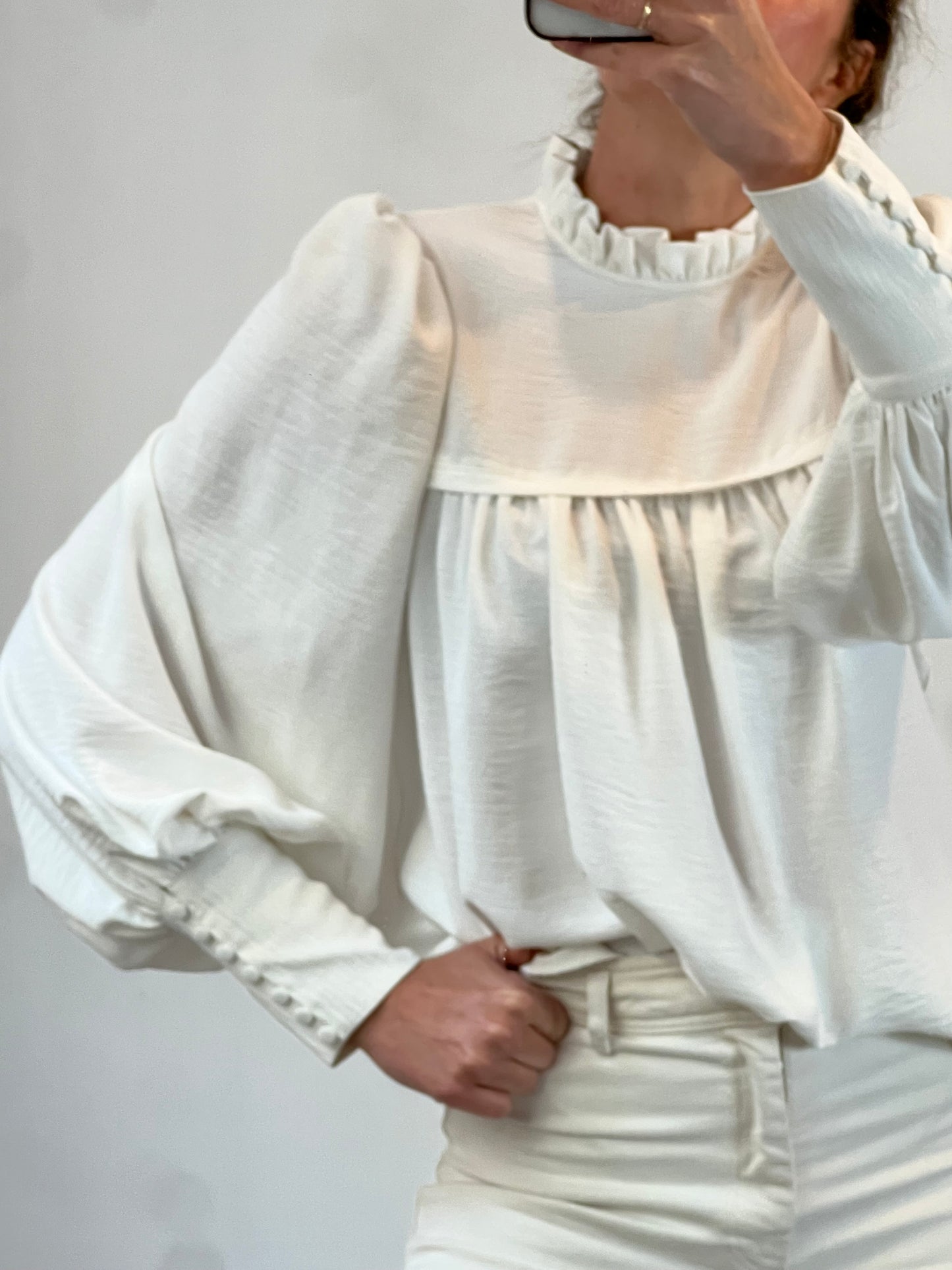 FRAMBUÁ. White flowing blouse Tm