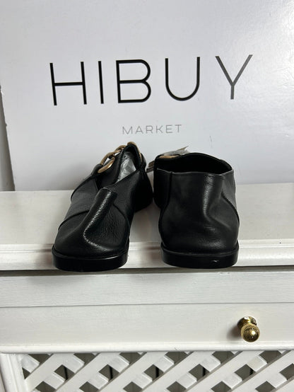 MANGO. Mocasines negros hebilla. T 38