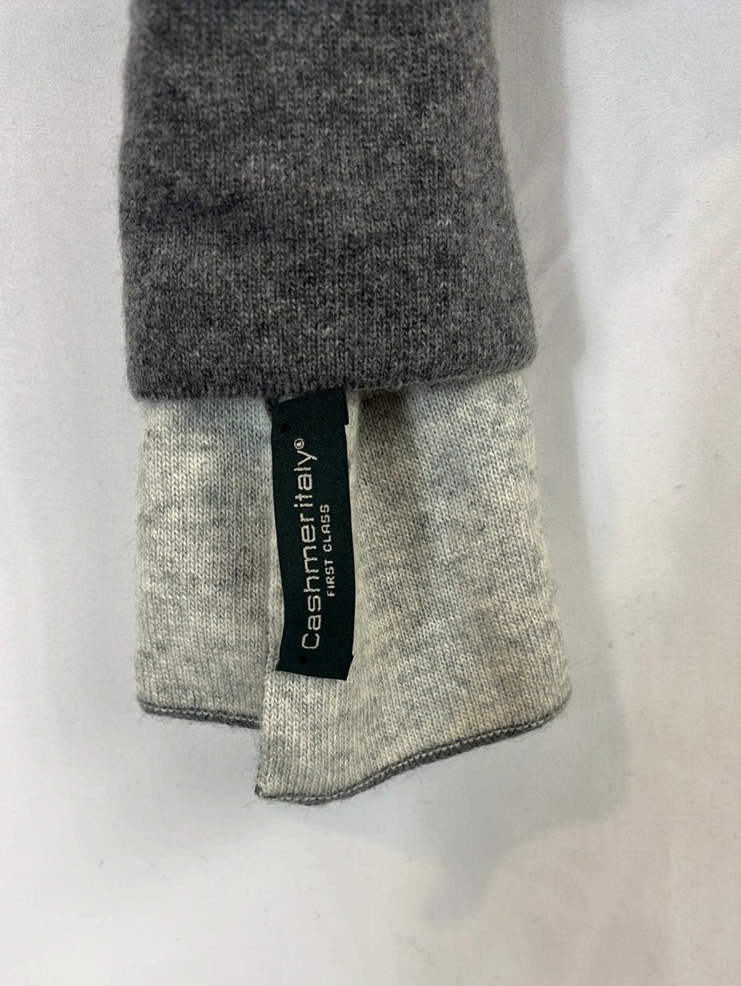 CASHMEREITALY. Gray cashmere scarf