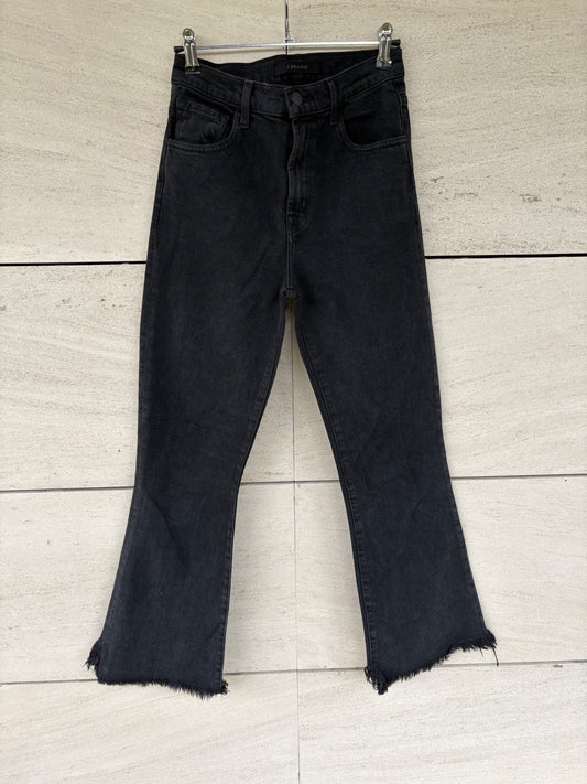 J BRAND. Denim negro ligeramente acampanado