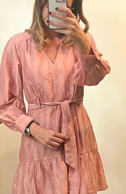 SCALPERS. Vestido corto rosa textura T. M