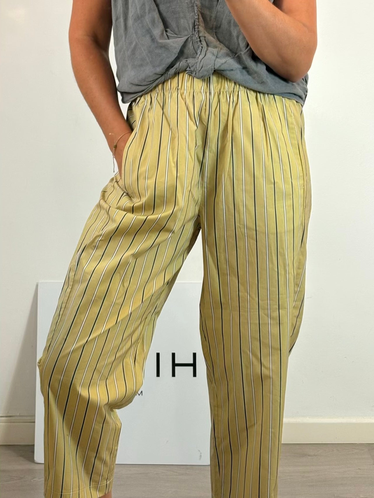 JOHANNA PARIS. Pantalón algodón pistacho rayas