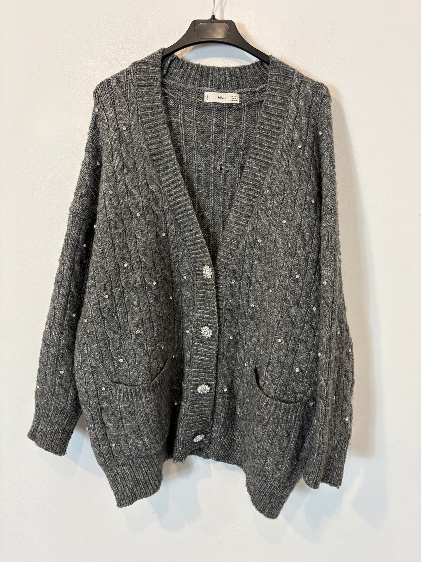 MANGO. Chaqueta gris ocho pedreria
