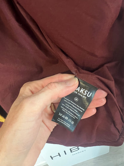 MAKSU. Abrigo algodón bordados