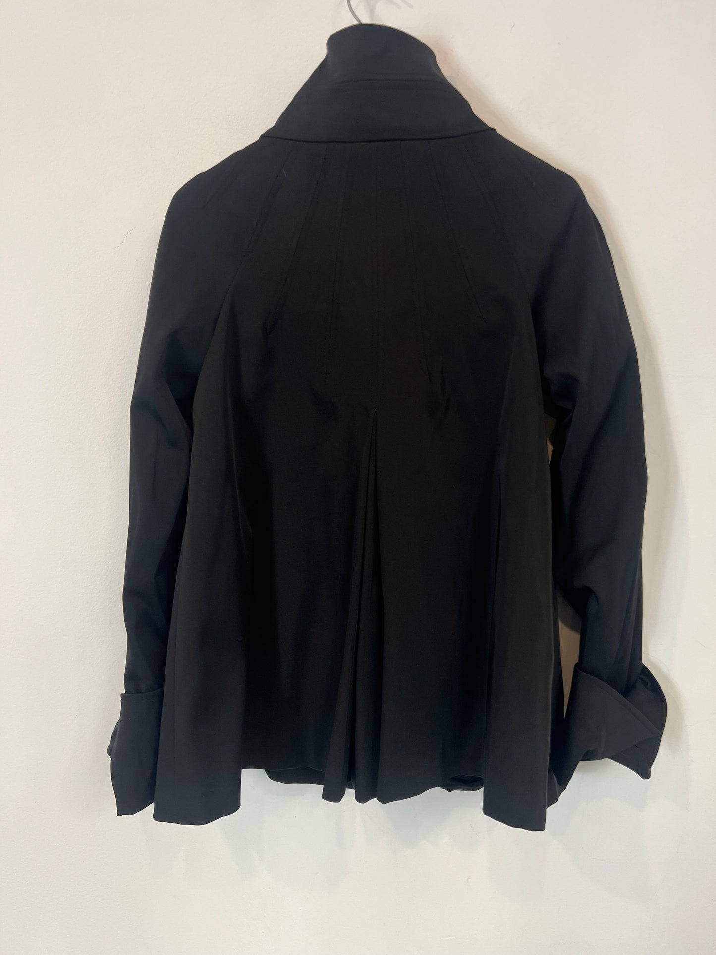 ZARA. Chaqueta negra textura detalle botones. T XS