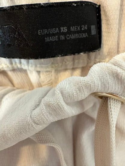 ZARA. Pantalón color crudo textura