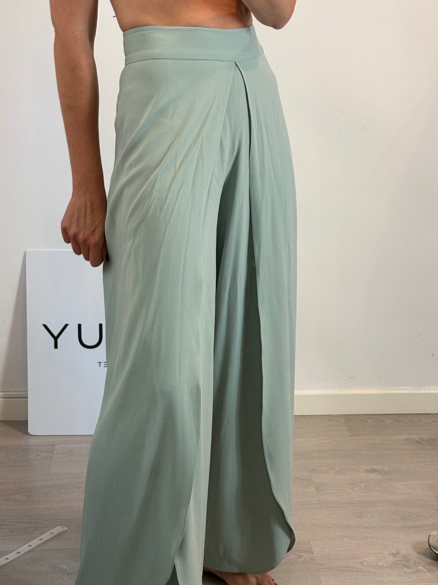 ROBERTO TORRETTA. Green trousers with slits. Size 36