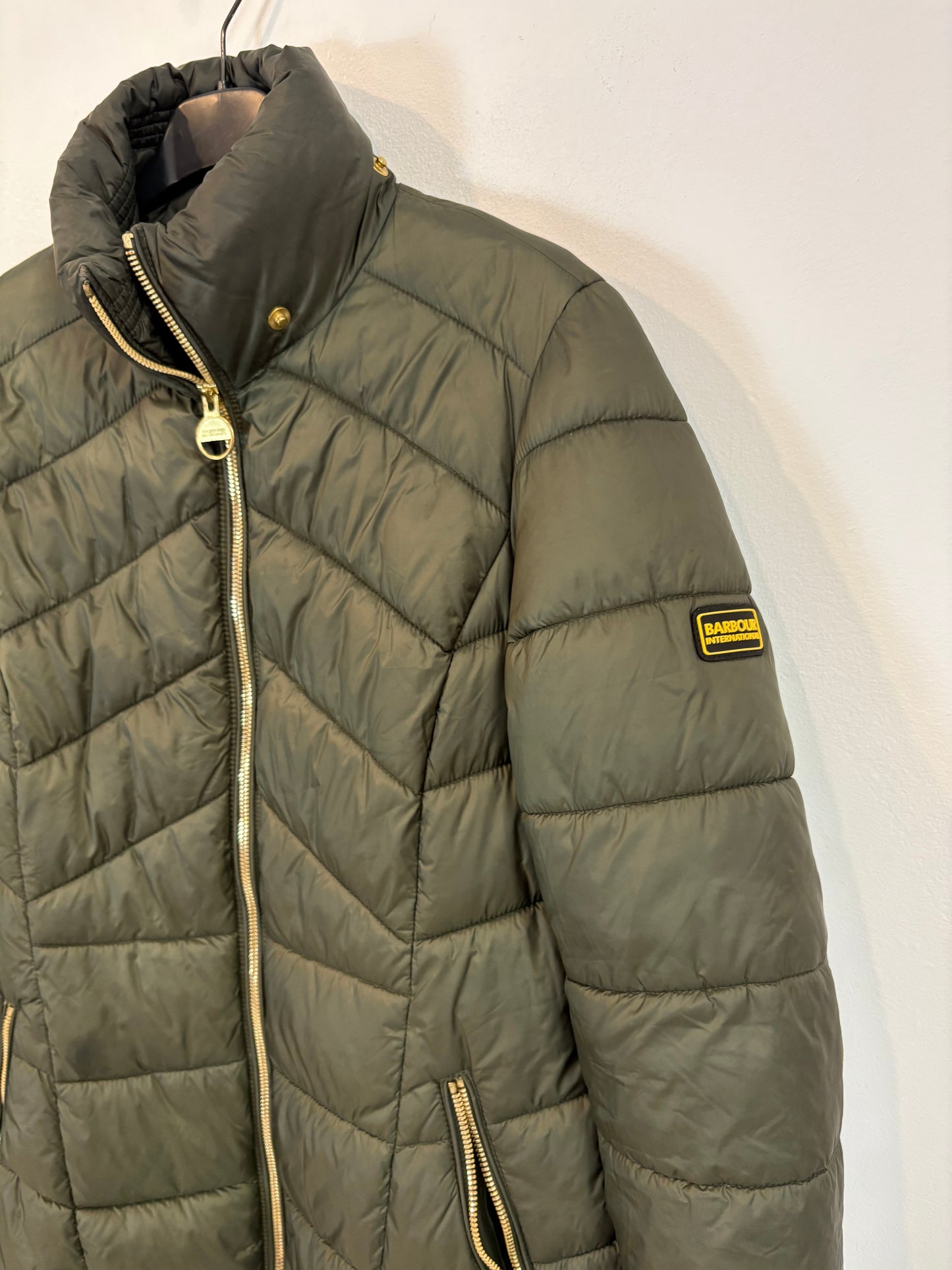 BARBOUR. Plumas verde capucha. T S
