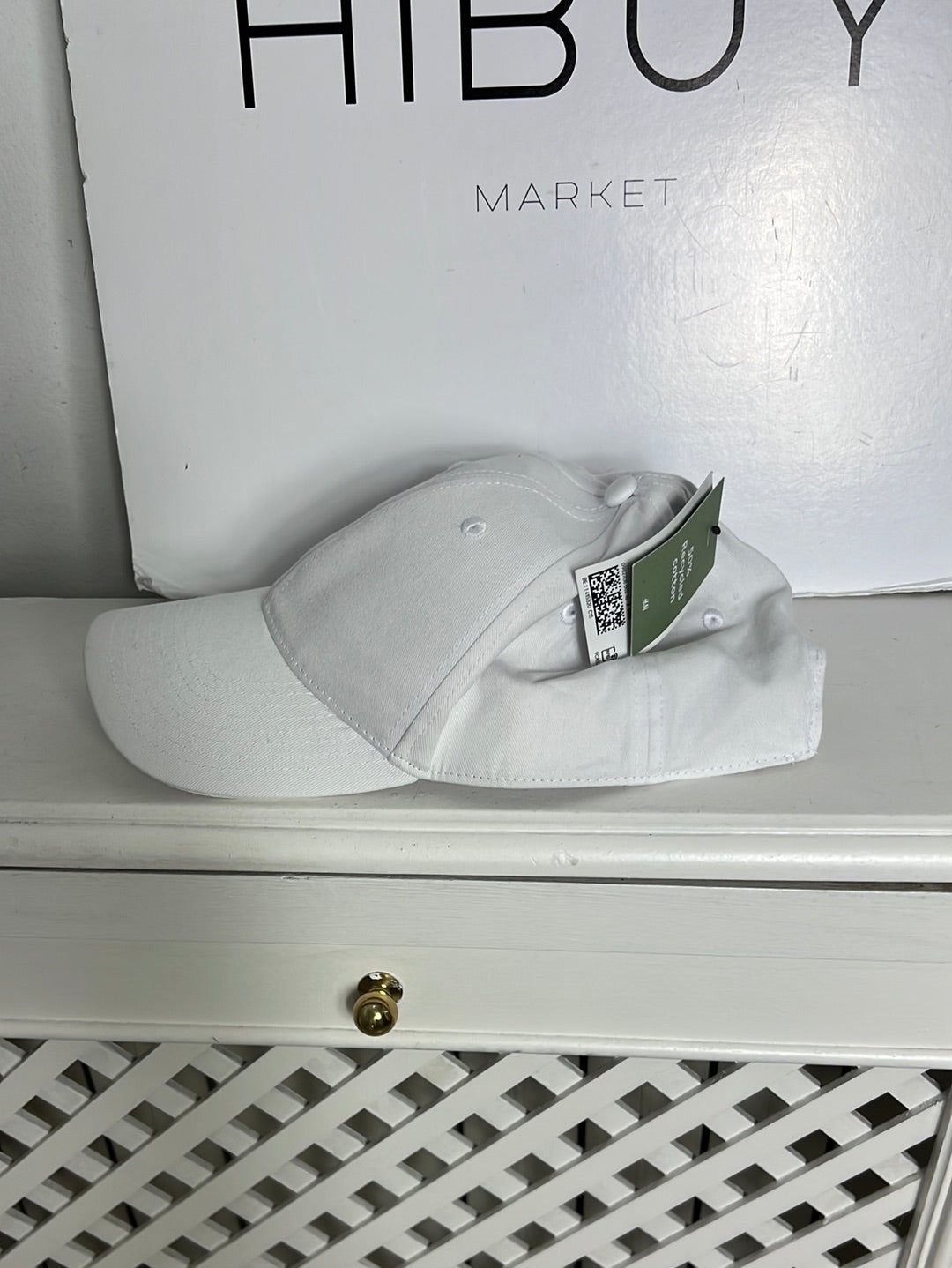 H&M. Gorra blanca