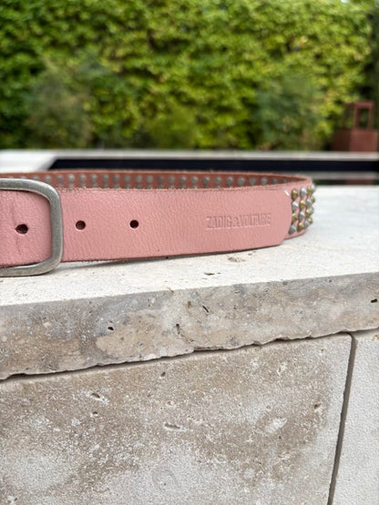ZADIG & VOLTAIRE. Cinturón piel rosa tachuelas