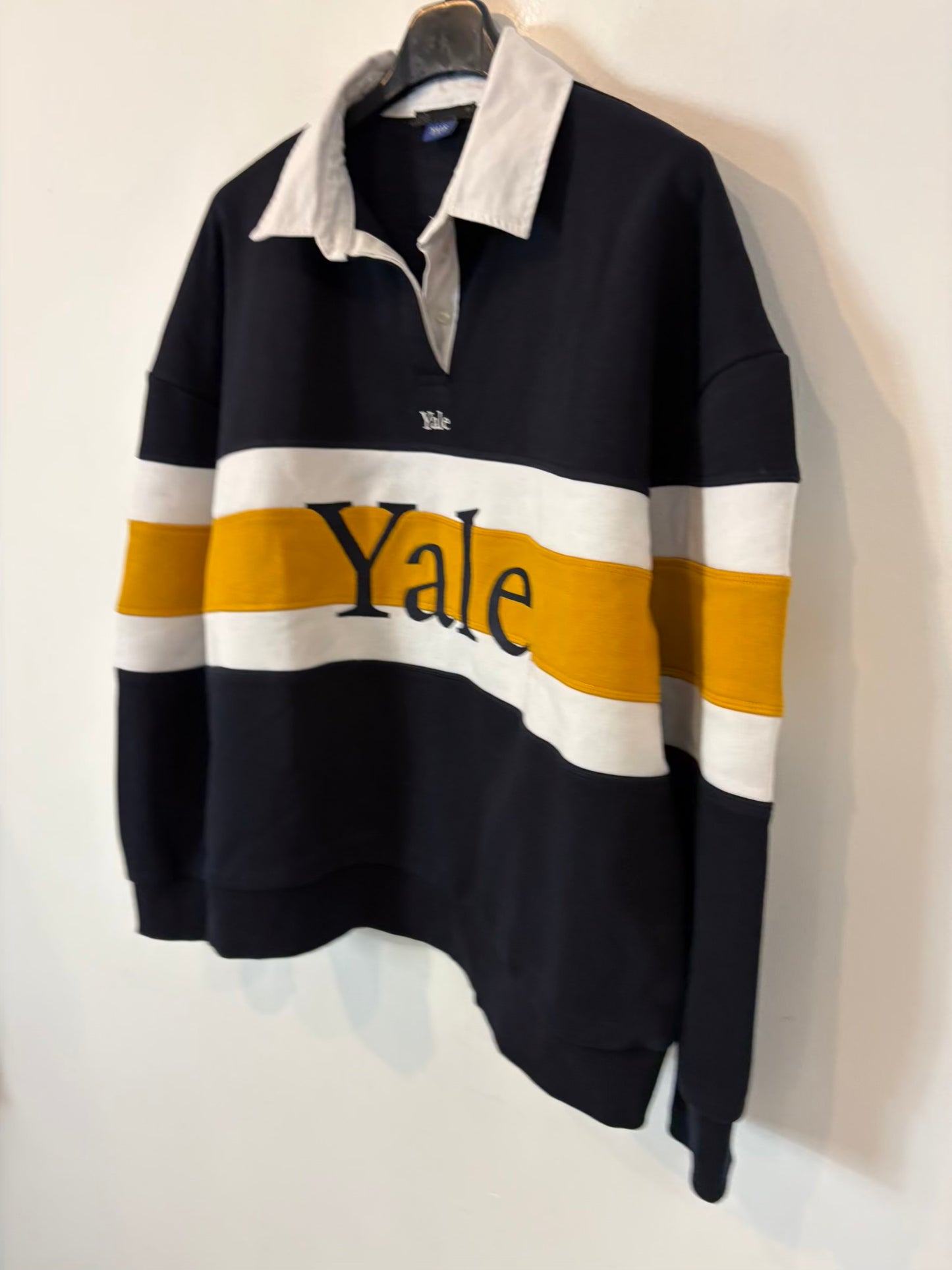 ZARA. Sudadera Yale logo