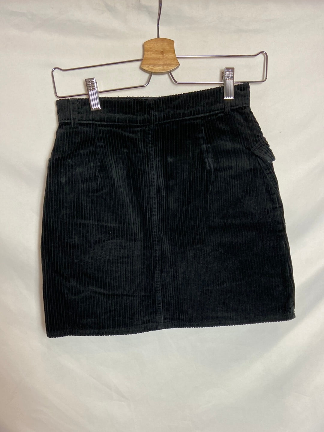 PRIMARK. Falda corta negra pana. T.34