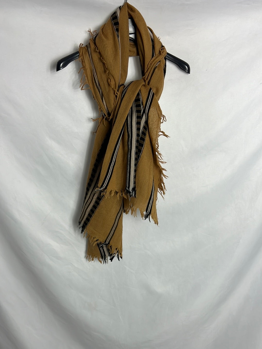 MASSIMO DUTTI. Pañuelo mostaza/camel estampado