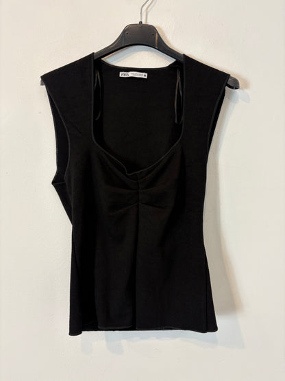 ZARA. Top negro punto elástico. T L