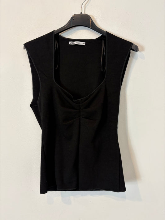 ZARA. Top negro punto elástico. T L