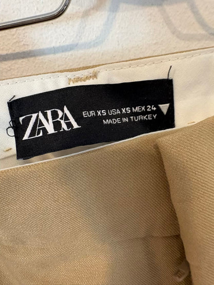 ZARA. Traje de chaqueta beige sastre
