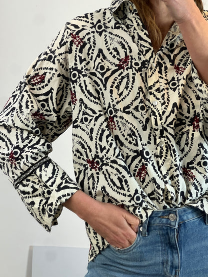 ZARA. White printed shirt. TS/M